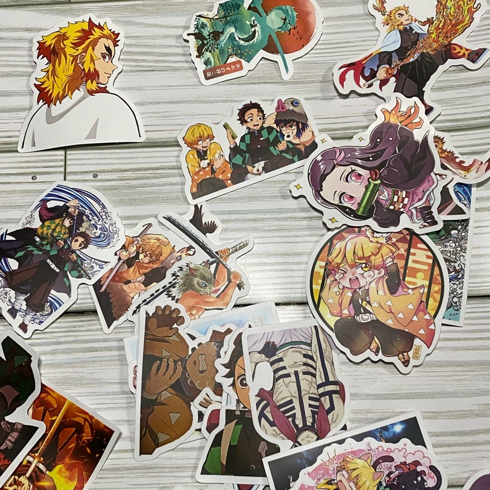 Anime Merch Gift Set - Picture 7 of 9